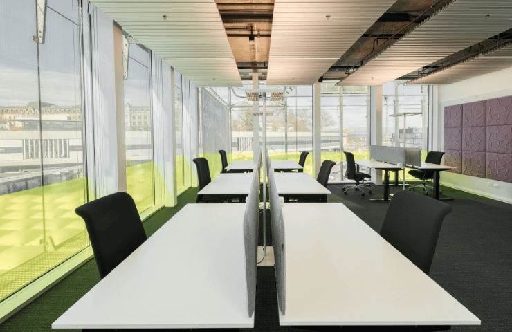 zentroom Open Space im Bahnhof Bern – helle Arbeitsplätze im Open Space