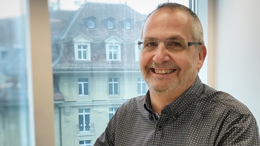 Porträt von Urs Meier, Mitbetreiber von zentroom Coworking Bern und Autor des Blogbeitrags über selbstorganisierte Unternehmensführung