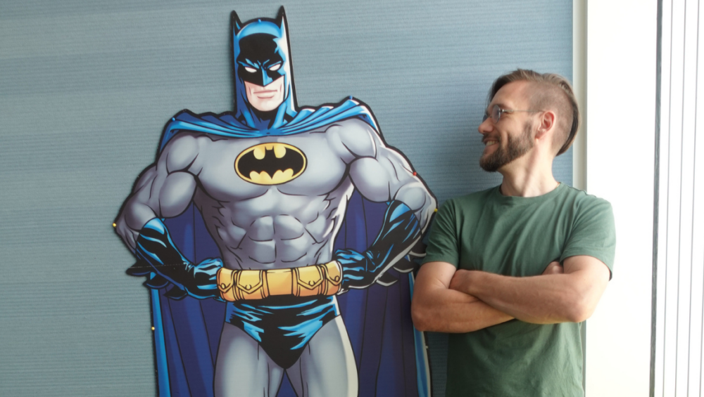 Porträt von Thomas Schouenborg, Mitbetreiber von zentroom Coworking Space, Kommunikationsprofi und Teamplayer