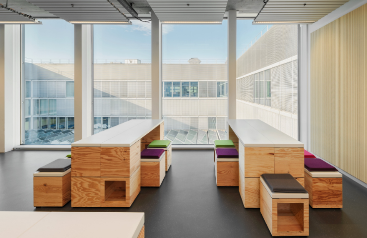 Gemeinschaftsbereich im zentroom Coworking Space – ruhig, modern und vielseitig nutzbar