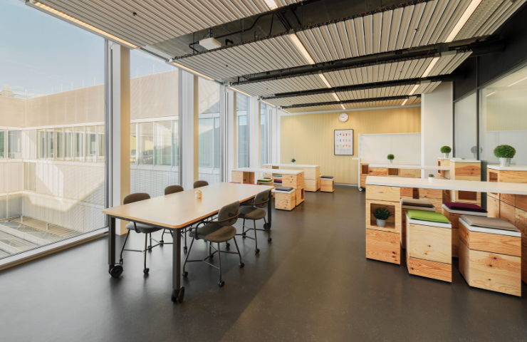 Gemeinschaftsbereich im zentroom Coworking Space – ruhig, modern und vielseitig nutzbar