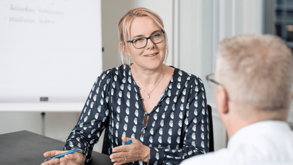 Porträt der Coworkerin und Community Mitglied Suzanne Ruf im zentroom Coworking Space im Bahnhof Bern