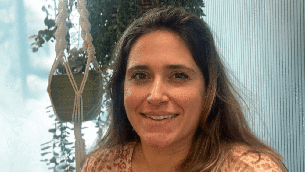 Porträt der Coworkerin und Community Foteini Barla im zentroom Coworking Space im Bahnhof Bern