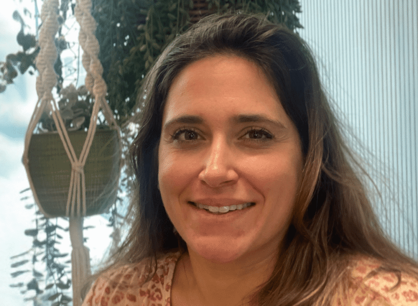 Porträt der Coworkerin und Community Foteini Barla im zentroom Coworking Space im Bahnhof Bern