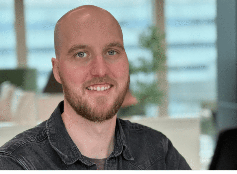 Porträt des Coworkers und Community Mitglied Maximilian von Arx im zentroom Coworking Space im Bahnhof Bern