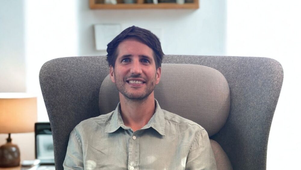 Porträt des Coworkers und Community Mitglied Stefan im zentroom Coworking Space im Bahnhof Bern